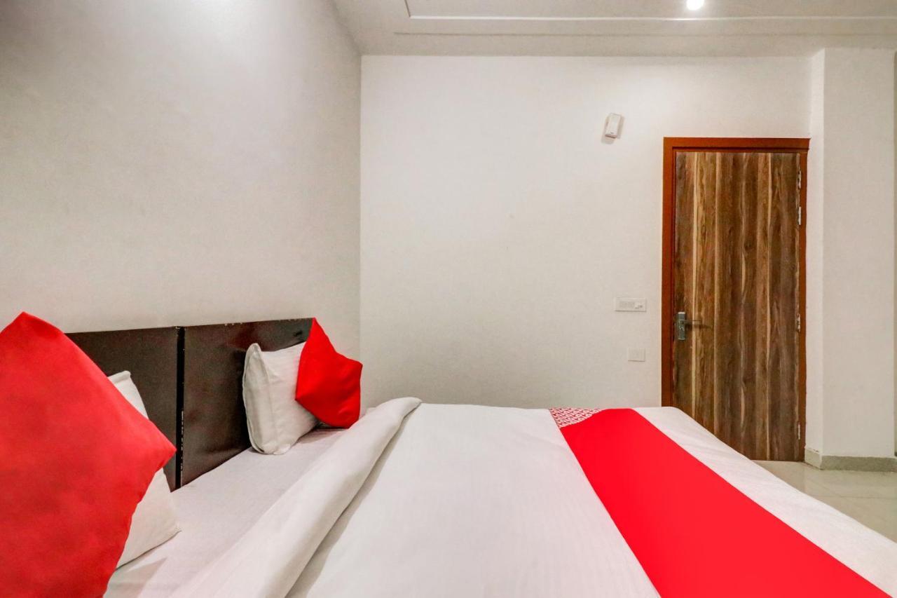 Oyo 71597 The Shivaay Residency Hotel คูร์เคาน์ ภายนอก รูปภาพ