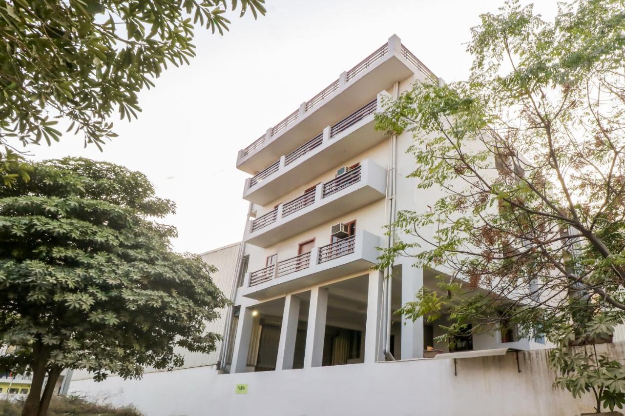 Oyo 71597 The Shivaay Residency Hotel คูร์เคาน์ ภายนอก รูปภาพ